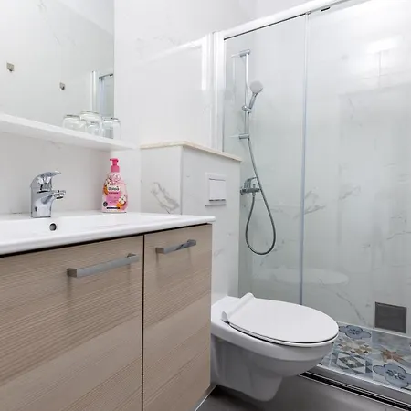 Ana -free Large Private Parking Available Solin