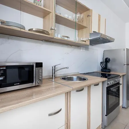 Ana -free Large Private Parking Available Solin